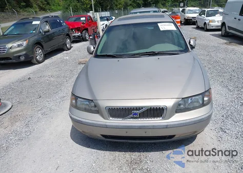 2002 Volvo V70 2.4 from USA, damaged, VIN YV1SW61R321196000